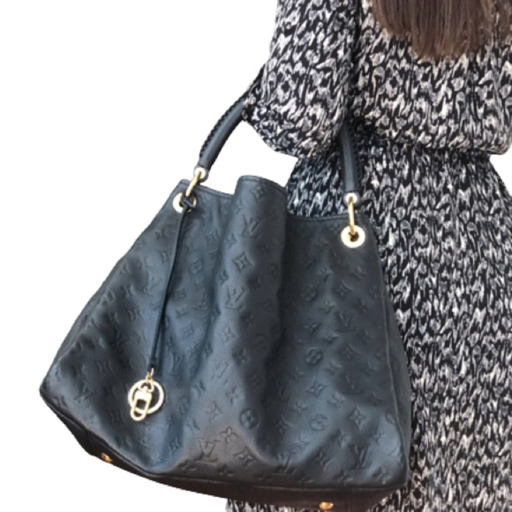 💎✨ DISCONTINUED ✨💎 ARTSY LEATHER HOBO EMPREINTE LARGE HOBO